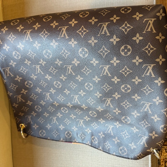 LV Authentic Graceful MM hobo style like new with matching wallet. - Picture 3 of 10